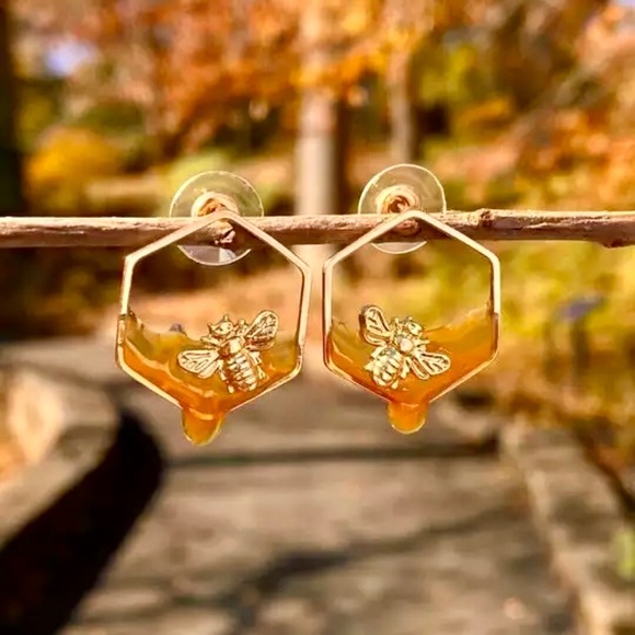 Free People Jewelry - “Oh Honey” Bee Honeycomb Hexagon Pollen Stud Cute Environmental/Nature Earrings